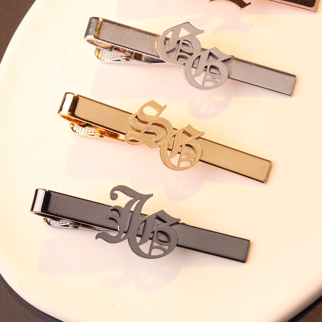 Custom Name Initials Tie Clip  - Tuxedo Lapel Pin recension och pris