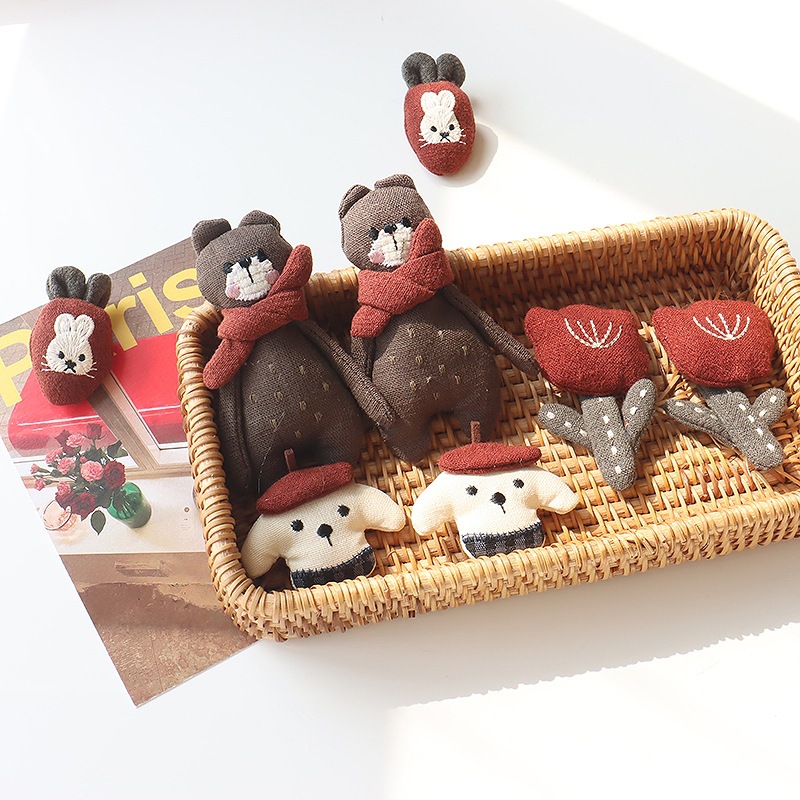 Bunny Brooch Red Scarf Bear Tu - Tuxedo Lapel Pin recension och pris